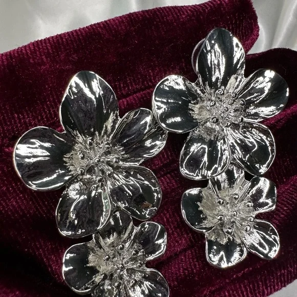 ZARA Super Silver Floral earrings - Picture 13 of 14